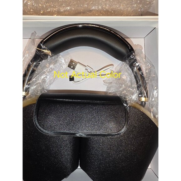White AP-1 Headphone with Case (not Apple) - Picture 3 of 3